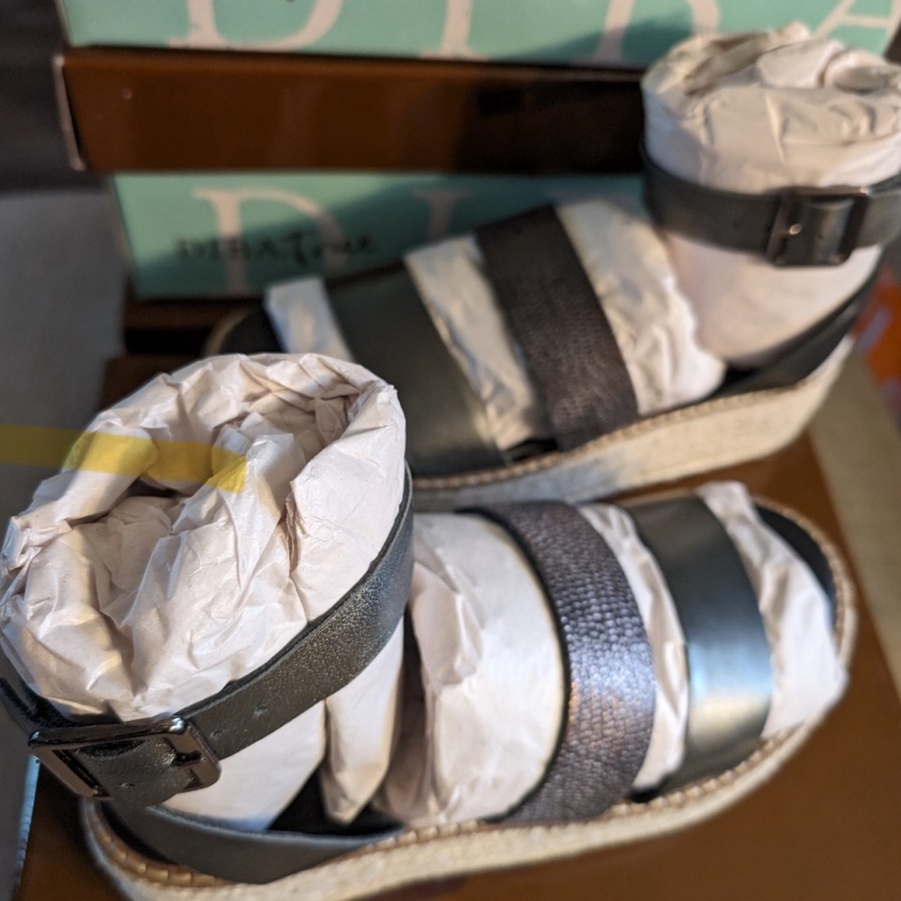 Diba True platform Sandal new in box